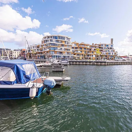 Mueritz Charme - In Der Hafenresidenz Mit Wasserblick & Kamin Apartament